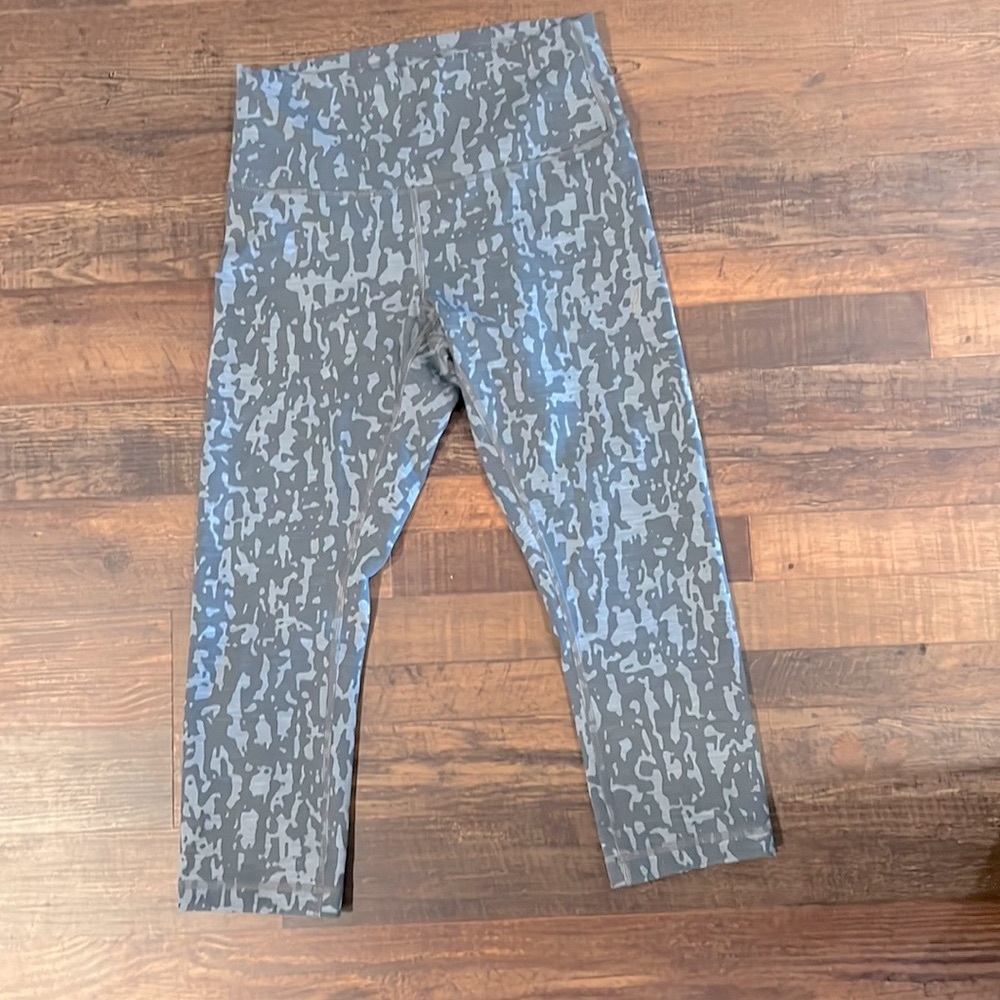 Lululemon Gray Cropped Wunder Train Leggings Size 8